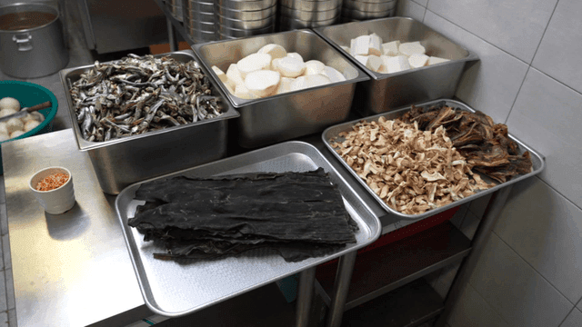 주방에 준비된 다양한 재료들