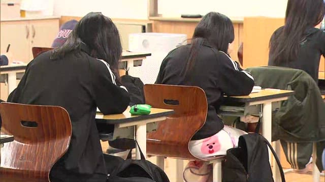 교실에서 학습에 집중하는 학생들