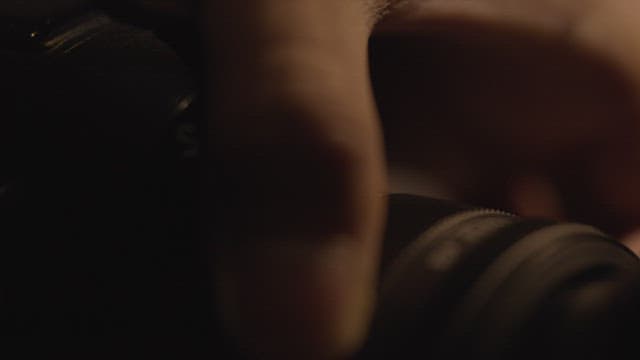 Movement of your fingertips to finely adjust camera lens