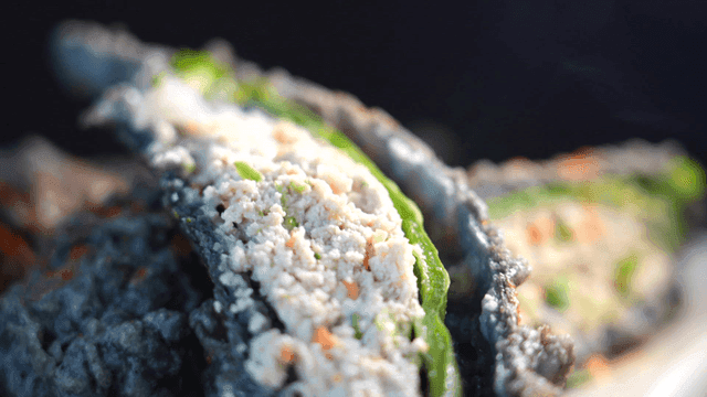 바삭하고 속이 꽉찬 고추튀김