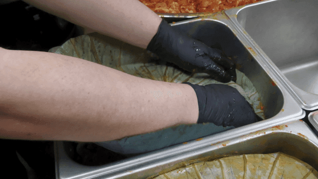 연잎에 싸지는 양념된 고기