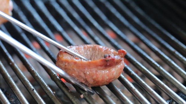 Pig uterus grilled until golden brown on the grill