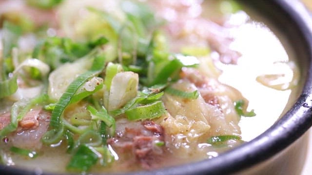 파와 고기가 들어간 해장국