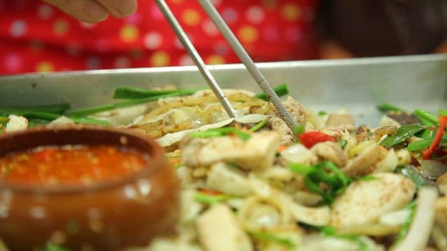 Stir-fried white sundae wrapped in fresh perilla leaves