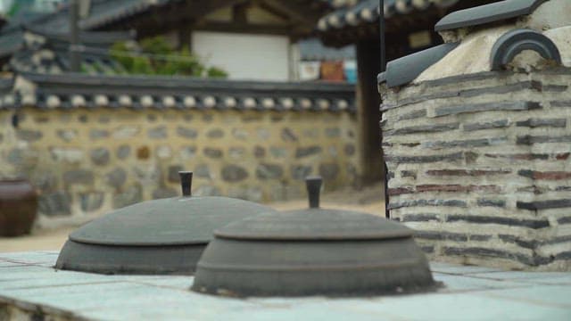 Korean Traditional House and Cauldron