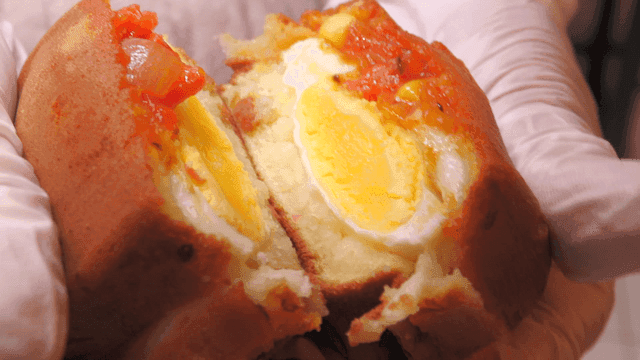 피자 소스 토핑의 계란빵