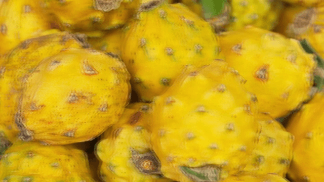 신선한 노란 용과의 클로즈업