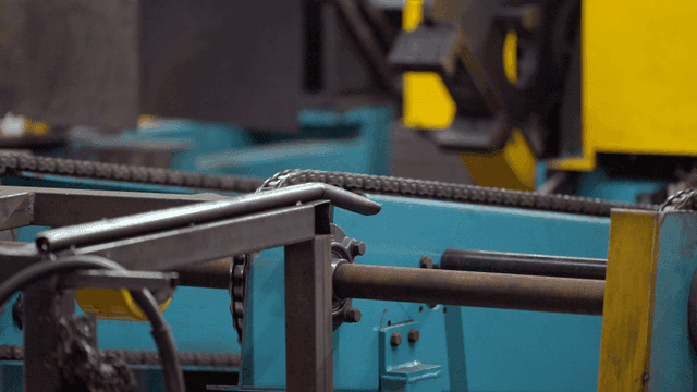 공장 내 기계의 근접 촬영