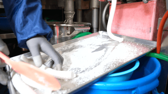 Making rice cakes in a kitchen