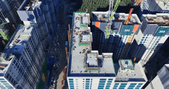 고층 건물 공사 현장