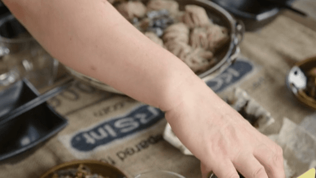 소바와 양념이 있는 테이블