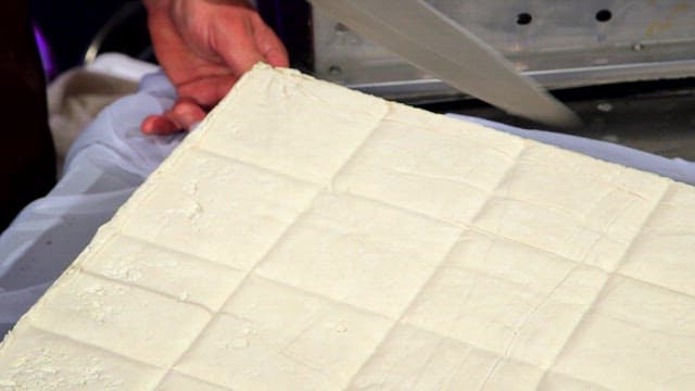 칼로 두부 자르기