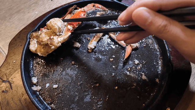 Grilled crab on hot plate