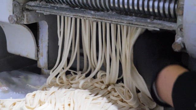Fresh noodles produced by machine