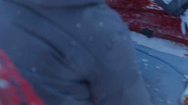 부상을 당해 쓰러진 스키점프 선수