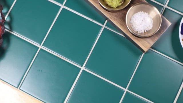 신선하게 준비된 고기와 야채, 양념