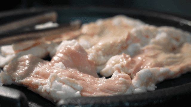 Raw beef large intestine rising from hot pan