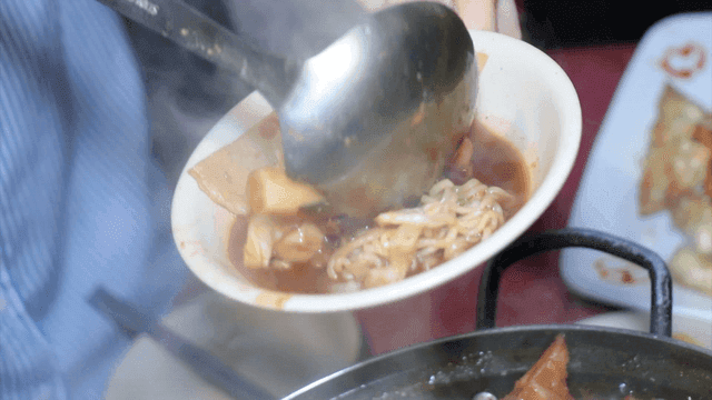 매운 떡볶이 한 국자
