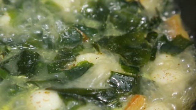 Warm glutinous rice dumplings with dried pollack and seaweed