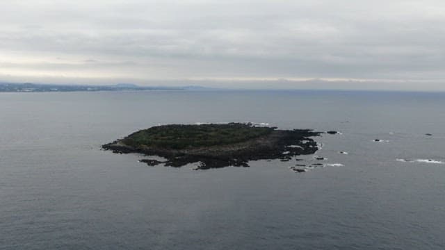 Small, isolated island in the middle of the ocean