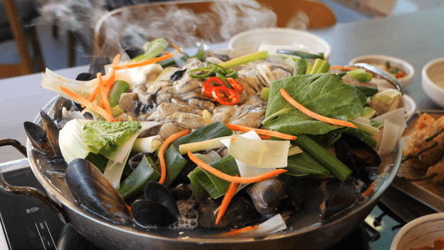 Fresh vegetables and hearty oyster kalguksu