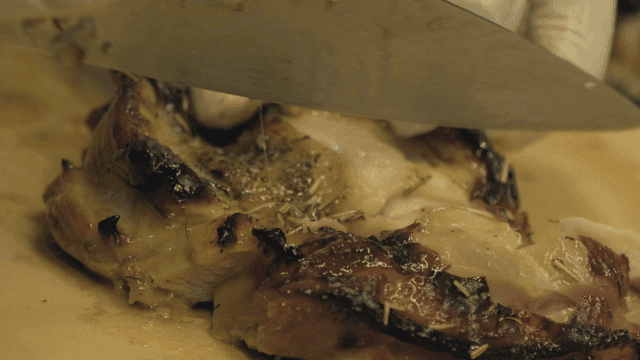 Knife for slicing carefully roasted chicken