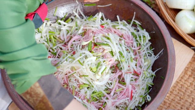 동치미에 들어갈 채소 소 버무리기