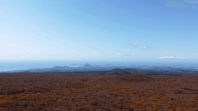 Vast view of sea seen directly from mountain