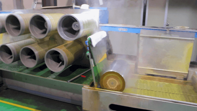 재료를 가공하는 산업 방직 기계들