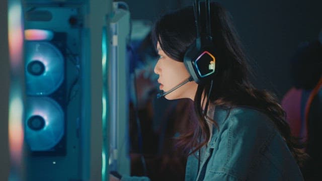 몰입한 게이머들의 치열한 게임 플레이