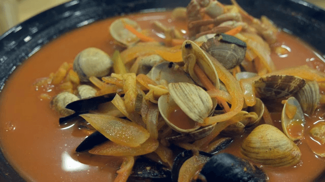 다양한 해산물이 들어간 짬뽕