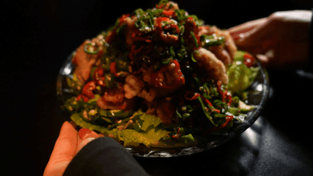 Yurinchi chicken topped with plenty of peppers