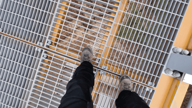 Walking on shaky lattice bridge