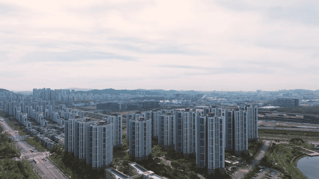Vast cityscape with tall buildings