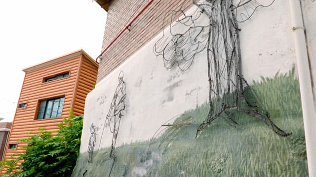 도시 건물 벽의 철사 예술