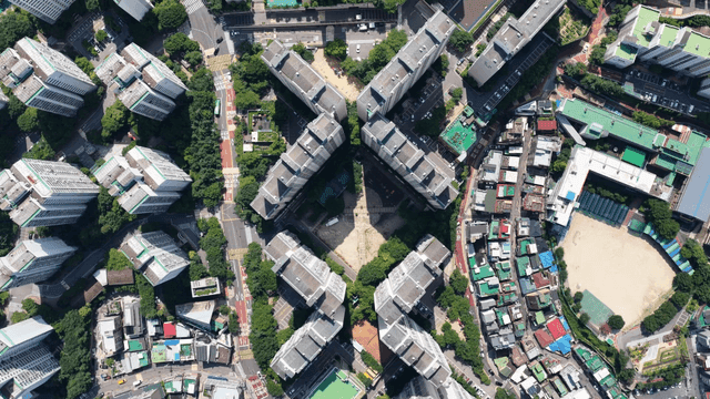 고층 건물이 있는 도시의 항공 뷰