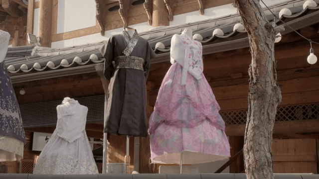 전시된 전통 한국 한복