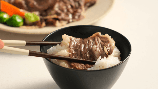 White rice with grilled beef
