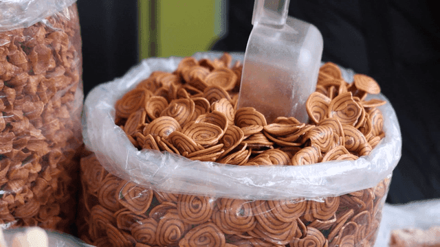 Bag containing spiral cookies