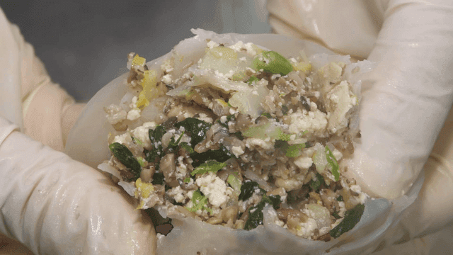 Hand-torn vegetable filling dumplings