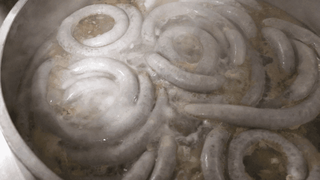 Abai sundae boiling in pot full