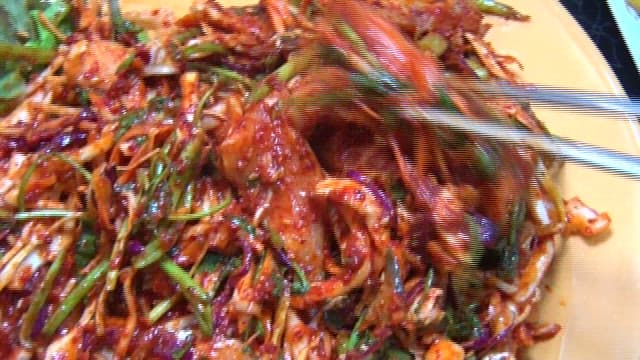 각종 채소가 들어간 생선무침