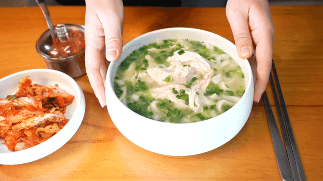 Chicken kalguksu with kimchi
