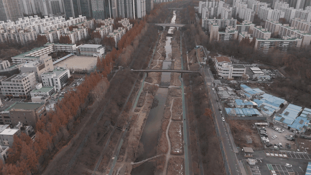 River flowing through city landscape