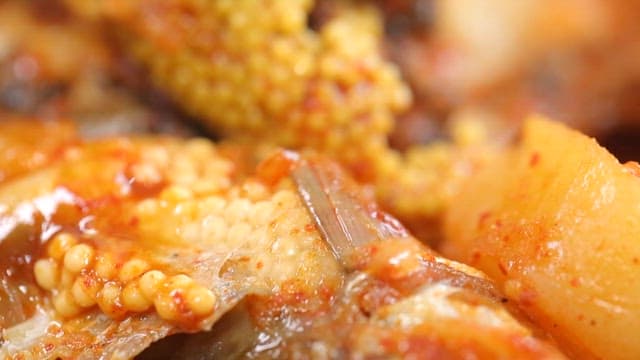 매운 생선찜에 알이 들어있는 도루묵