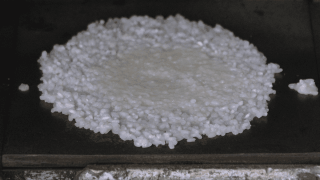 Cooking nurungji on hot iron plate