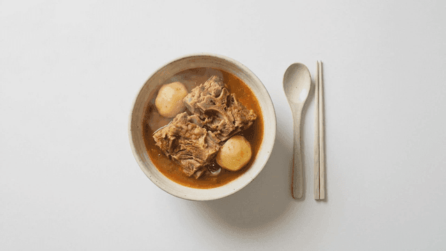 Steaming hot pork back bone stew