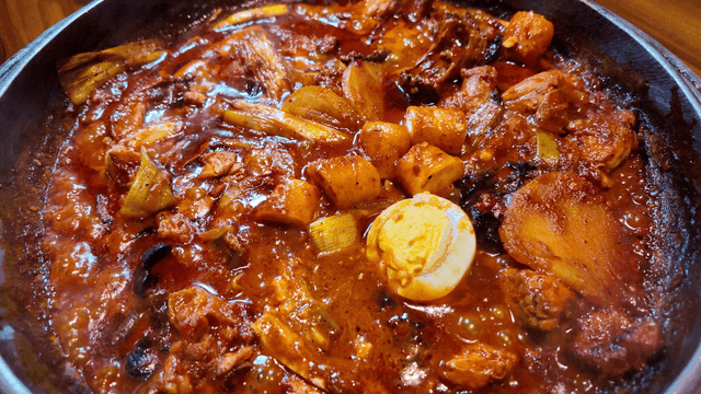 Spicy chicken jjaggi with vegetables and eggs