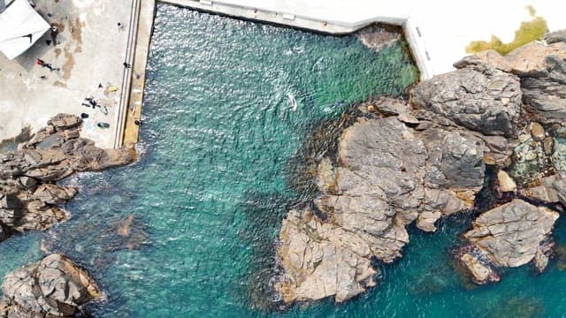 맑은 푸른 바다의 해안 지역