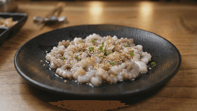 Freshly prepared live octopus tangtangyi